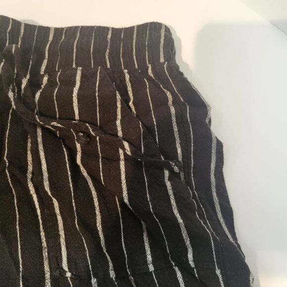 Forever 21 Women's Black Stripe Casual Shorts‎ - Picture 5 of 6